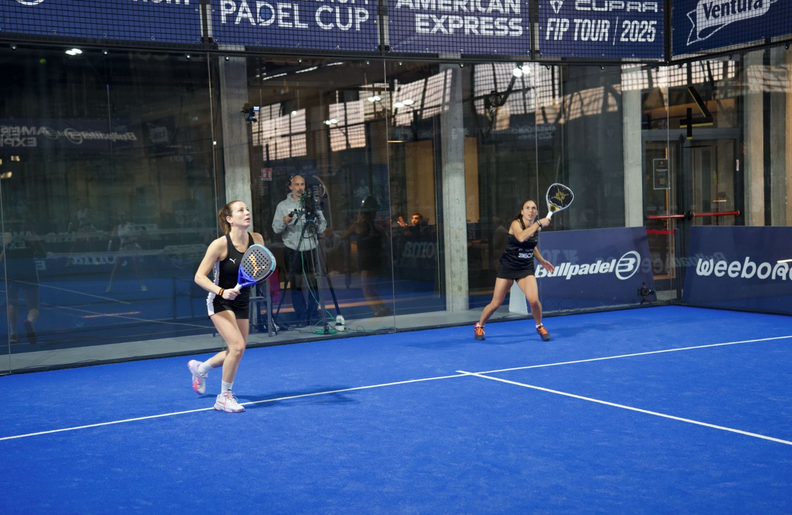 Mediolanum Padel Cup, Sussarello tra le ‘Fab Four’ italiane che volano in semifinale. Domani a Como c’è Milan-Juve: sul campo da padel Serginho, Dida, Tacchinardi e Amoruso